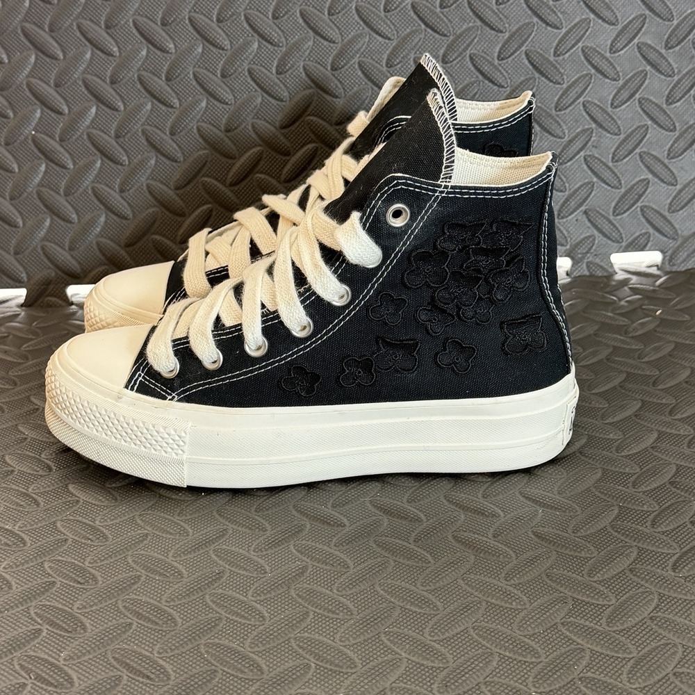 Converse Chuck Taylor All Star Lift Hi Sneakers "3D Flowers" Womens Size 7 GUC!